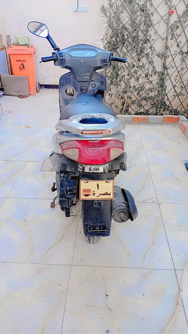 دراجه سيام للبيع ناقصها بس تجفيت كلشي شغال بيها لايت عالي ناصي اشاير رباعيه صطاب خلفي كيج السرعه والبانزين شغال نكرة سلف اكرر ناقصها بس تجفيت السعر 150 وبيها مجال للشراي العنوان ابي الخصيب طريق العوجه ***********
