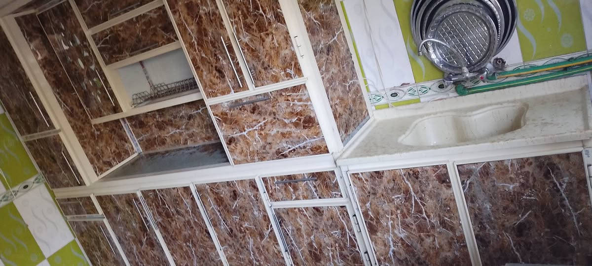 كاونتر للبيع 3 امتار ونص السعر 550 المكان مدينة الصدر ***********
