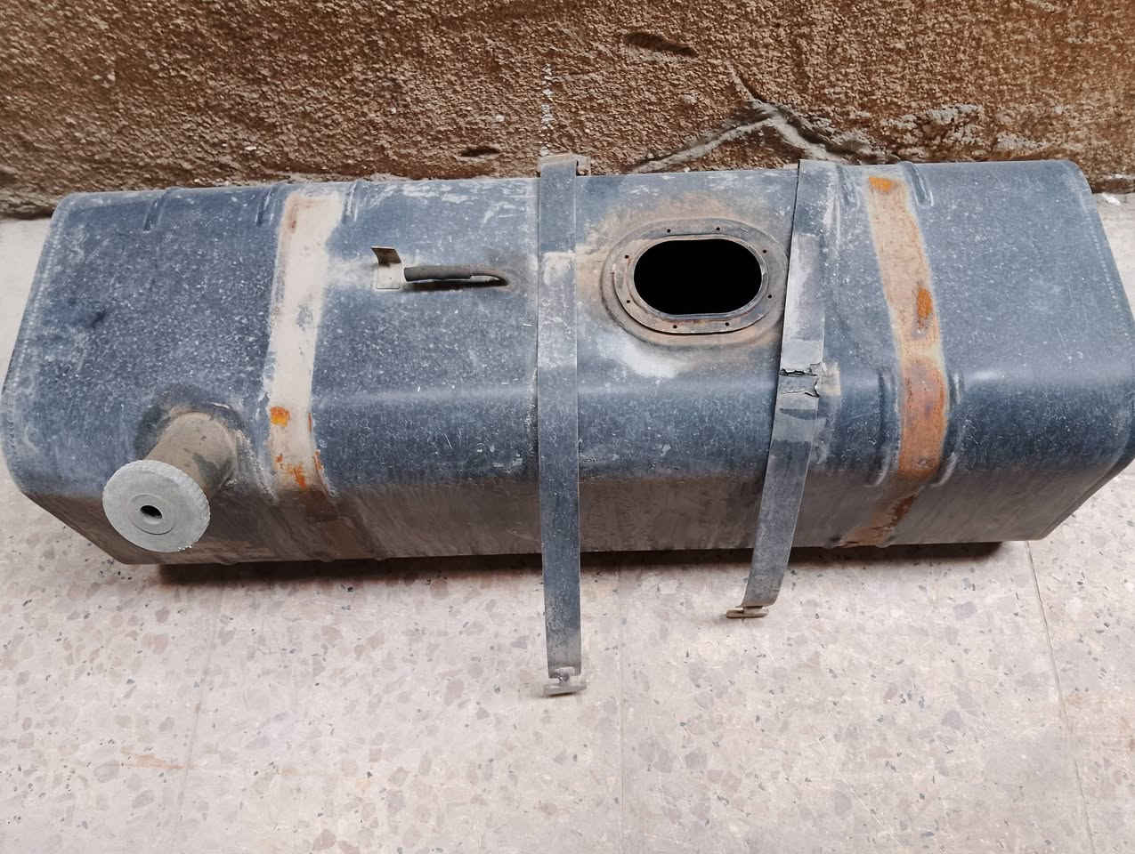 سيبايه مال كيا سعرها 50
تانكي مال كاز سعر 40

***********
***********
