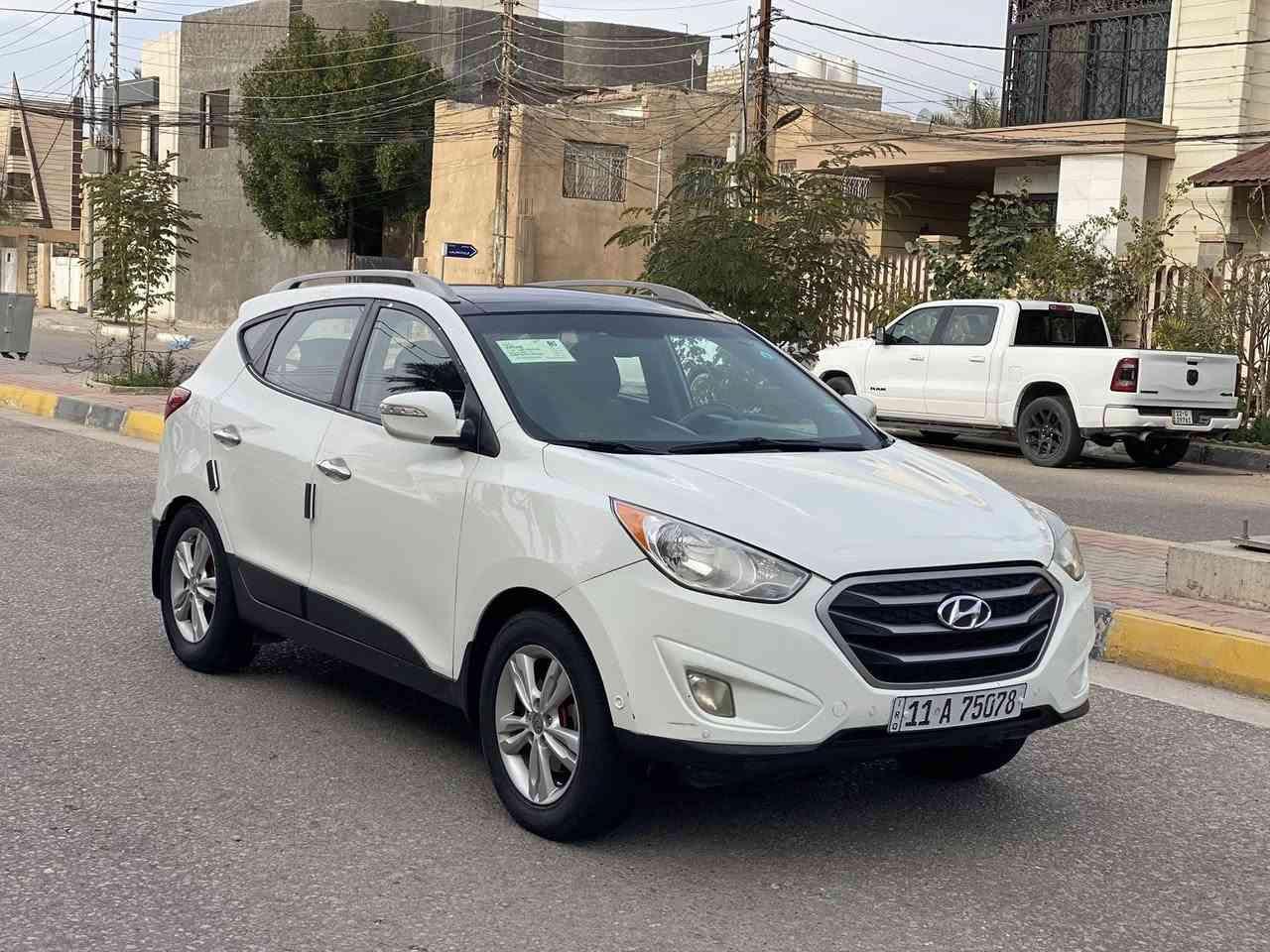 ‏سلام عليكم *********** للبيع هونداي توسان وارد خليجي السعر 125 السيآره بيه صبغ 3 قطع بدون اي حادث مواصفات السيآرة فول 1/1 بنوراما وشاشة وكاميرا وحساس خلفي وامامي محرك 2400 دوش يدات نيكل اشاير عل المري تحكم استرين داخل بيجي 4 دسك مكينة وكير وحداديه وتبريد وتخم تاير بحاله ممتازه جدا رقم بغداد أنكليزي تحويل مباشر مكان السيآرة كربلاء
