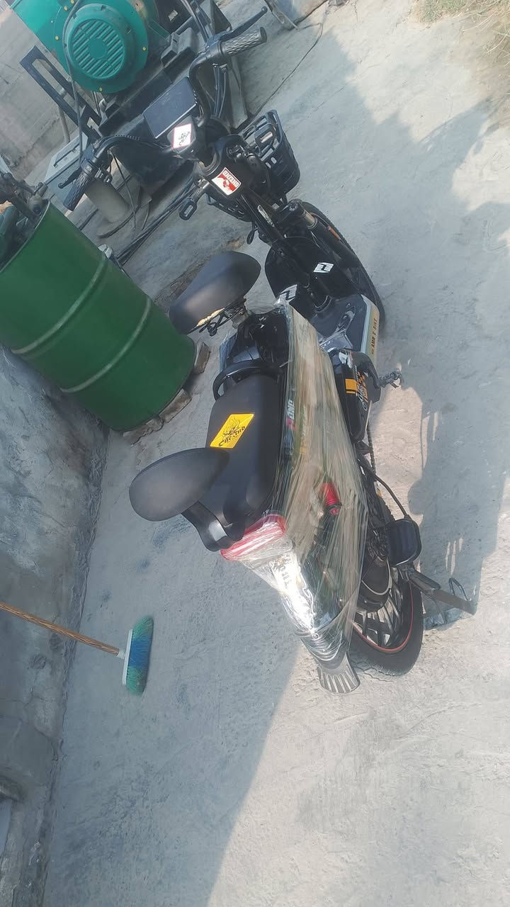 الدراجه للبيع سعر 350 بها مجال ***********
