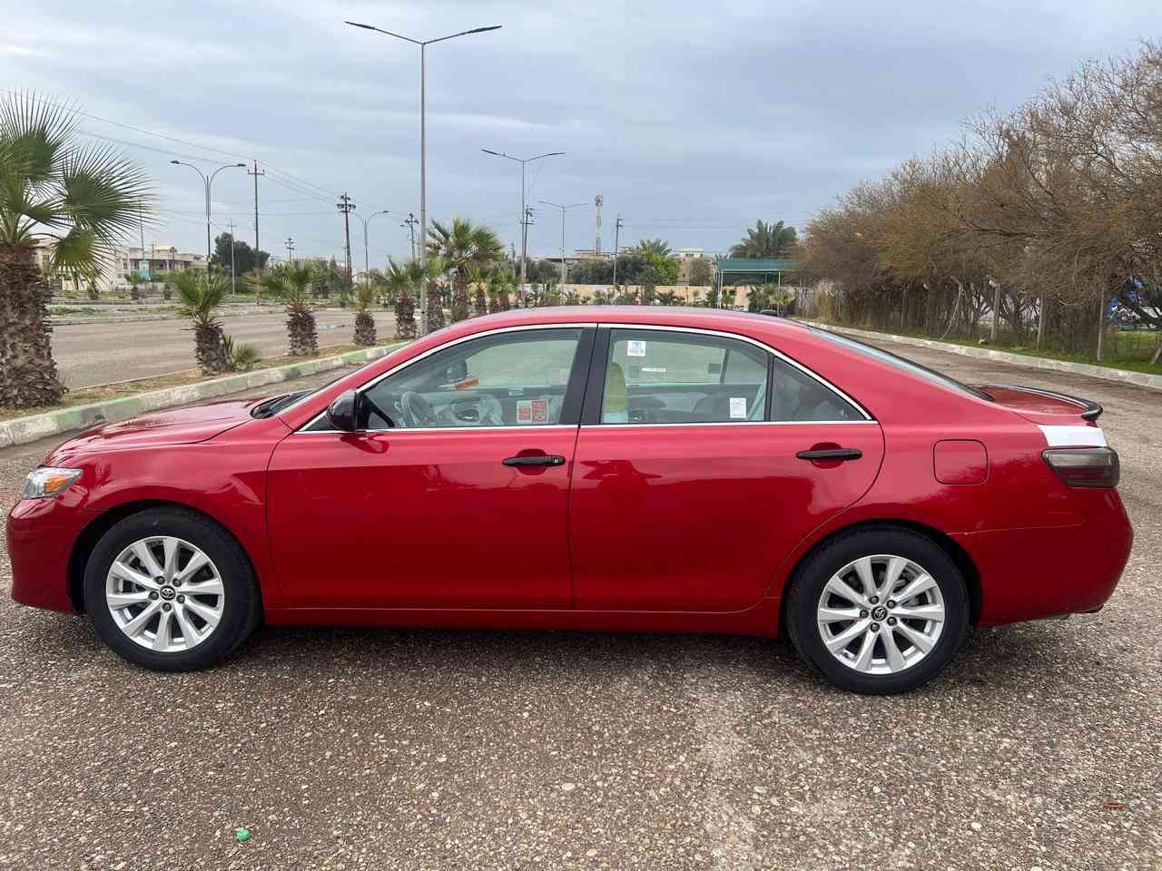 سلام عليكم سياره كامري موديل 2009 كندي محرك 6 سلندر كير محرك افلون بلادي سياره بدون صبغ سياره كل وضع شركه اربعه تايرات اربعه ويالا جديد داخل صحراوي كشن كهرباء شاشه وكاميرا سنويا جديد رقم جديد دفتر بنزين بيها سيارة بدون حالوب سيارة وضع شركه السعر 115 رقم موبايل *********** كركوك, العراق
