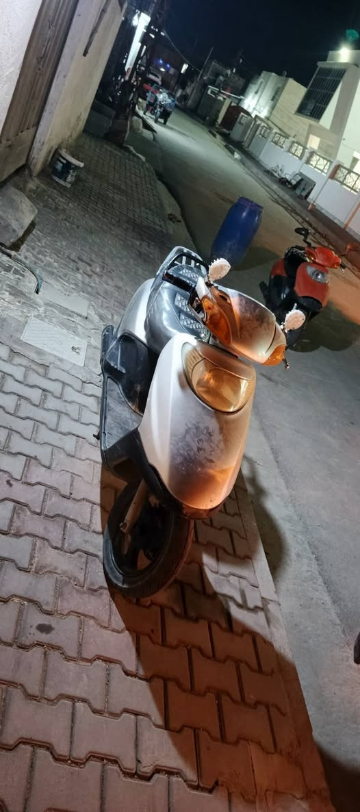 هاي دراجه للبيع ياباني مابيهة نقص فقط دخن بدايت تدخين دراجه حيل نضيفه وجديده بس عوزهة غسل كلهة تراب مكاني كوت انوار الصدر سعرهة قفل 300 قفل ***********
