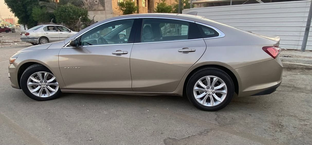 السلام عليكم
للبيع فقط بدون مراوس ولا اقساط
 ماليبو 2022 LT لون ذهبي 

ماشيه 58.500 mi  

الضرر/ حادثها باب خلفي جهة الراكب مبدل ومصبوغ ونص الجاملغ الخلفي ايرباك راجع سستم شركة 
بجم كبس شواصي لغود محرك كير كفالة عامة 

مواصفات LT المعروفة
🔴 بصمه ابواب + جنطه
🔴 تشغيل عن بعد 
🛑محرك 1500 توربو ✈️
🔴سايد بريك بصمه
🛑لدات اماميه نهاري 
🛑تبريد مناخي منفصل SYNC
🛑تبريد قطعتين امامي خلفي 
🛑شاشه كبيره 
🛑خرائط Gps📌
🛑كامره خلفيه دوارة 📷
🛑كروز مثبت سرعه
🛑شاشة ضبط واعطال بل دشبول

السياره جاهزه ونظيفه جداً بدون نواقص تخم تاير جديد 
وقبل اسبوع مسويلها ادامة تنظيف غرفة احتراق 
وتبديل هايدروليك الكير 
السعر // 140 بيها مجال بسيط 
مكاني بغداد السيدية
  
***********
متوفر اتصال و واتساب

الي مايعجبة السعر يدعيلنه بالرزق والله يوفق الجميع والسوك كلشي بيه
