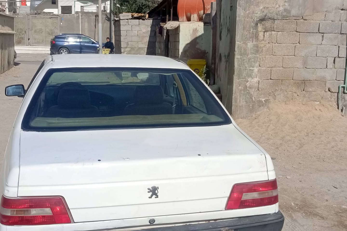 سلام عليكم للبيع بيجو 405 موديل 14 رقم  مشروع وطني كفاله ضربه وصبغ بيهه جراد موضح كدامك كير ومكينه كهربائيات نعمه الشراي هذه رقمي ***********
