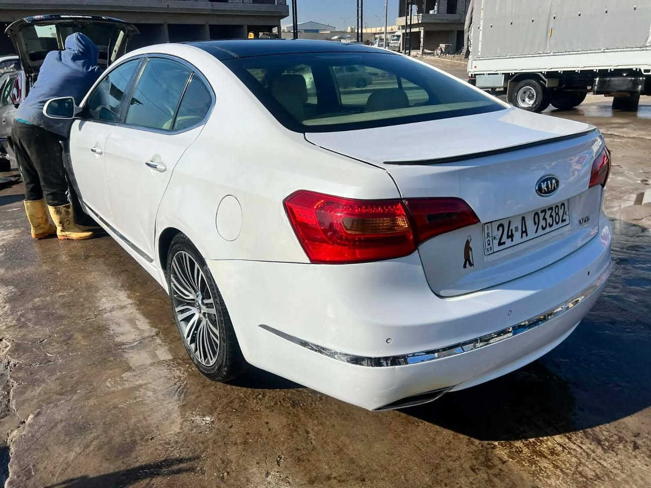 سيارة مال بيت 
السوك كل شي بيه والنظافة الها دور 
مواصفاتها : 
لمتد Vip ملكي 
بانوراما فتحتين 
محرك 3500 
ويل كب 17 
نظام ترحيب خارجي وداخلي ودشبول 
لد بلادي دشبول وابواب 
سستم بلادي انفينتي فول 12 سماعة وبلوتوث 6 اقراص 
بصمة 5 بصمات مع الصندوق 
تحكم ستيرن جهتين 
كروز سرعة قفل 
لايت عالي ناصي زنون 
اضائة داخلية تحت الاقدام بلادية 
تبريد قطعتين 
بردات خلفية بلادية وبرادات ابواب خلفية 
كشنات كهربائية امامية مع خزن ميموري وضع الجلوس
كشن السائق والستيرن نظام ترحيب عند الجلوس 
نظام ترحيب عند الترقب من السيارة 
اشارة بلمري 
شفط المري مع نزول المري عند الرجوع الى الخلف وضع الامان 
حساسات خلفية بلادية 
كامرة خلفية بلادية 
ضرر جاملق خلفي خلف السائق 
كير اوتماتيك مع كير عادي
بيع او مراوس 
السعر 125

 العنوان موصل حي العربي 
***********
