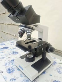 اجهزة مختبر للبيع  مجهر وفان كير  سعر المجهر ب 170 جديد وبيه مجال  الف...