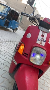 POLICE للبيع  الدراجه كفراتهه مختمم من البرغي للبرغي لون احمر جارد ابل...
