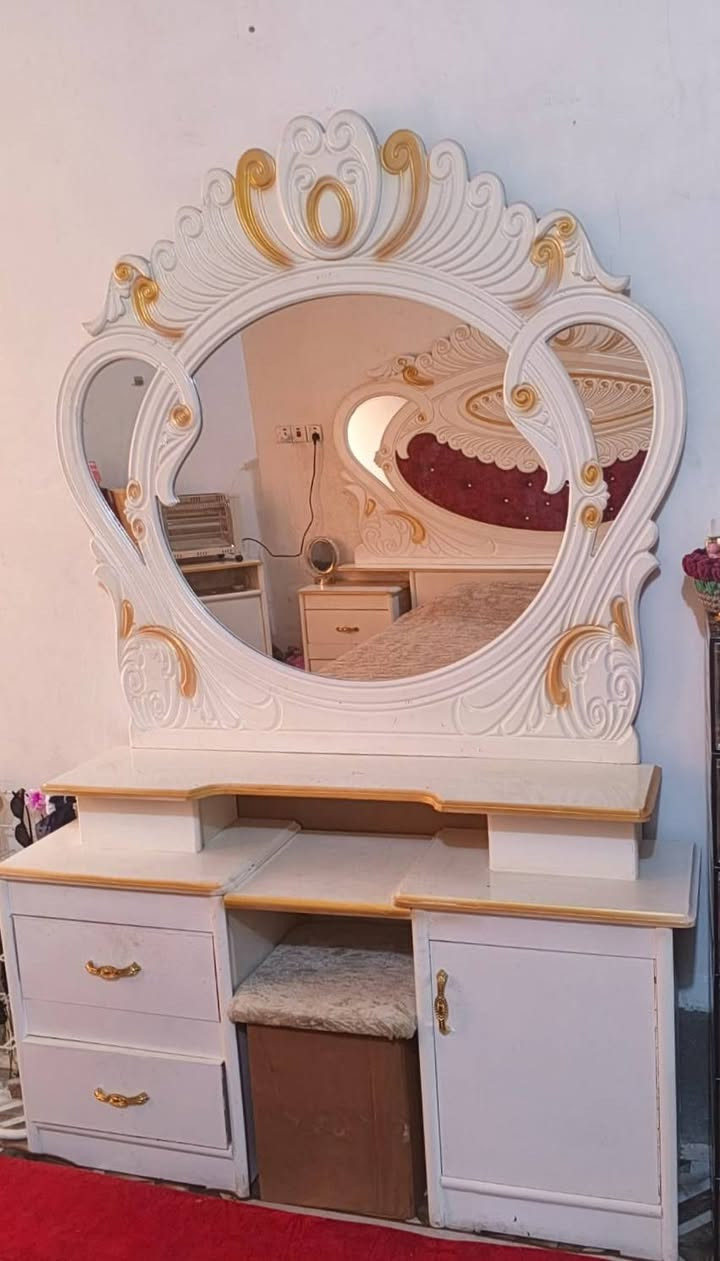 السلام عليكم غرفة صاج جديدة استخدام قليل للبيع ماخذهة بمليون ونص رايدهة بمليون وربع وبيها مجال رجاءا فقط الشراي يتصل على هذا الرقم واتساب ***********
