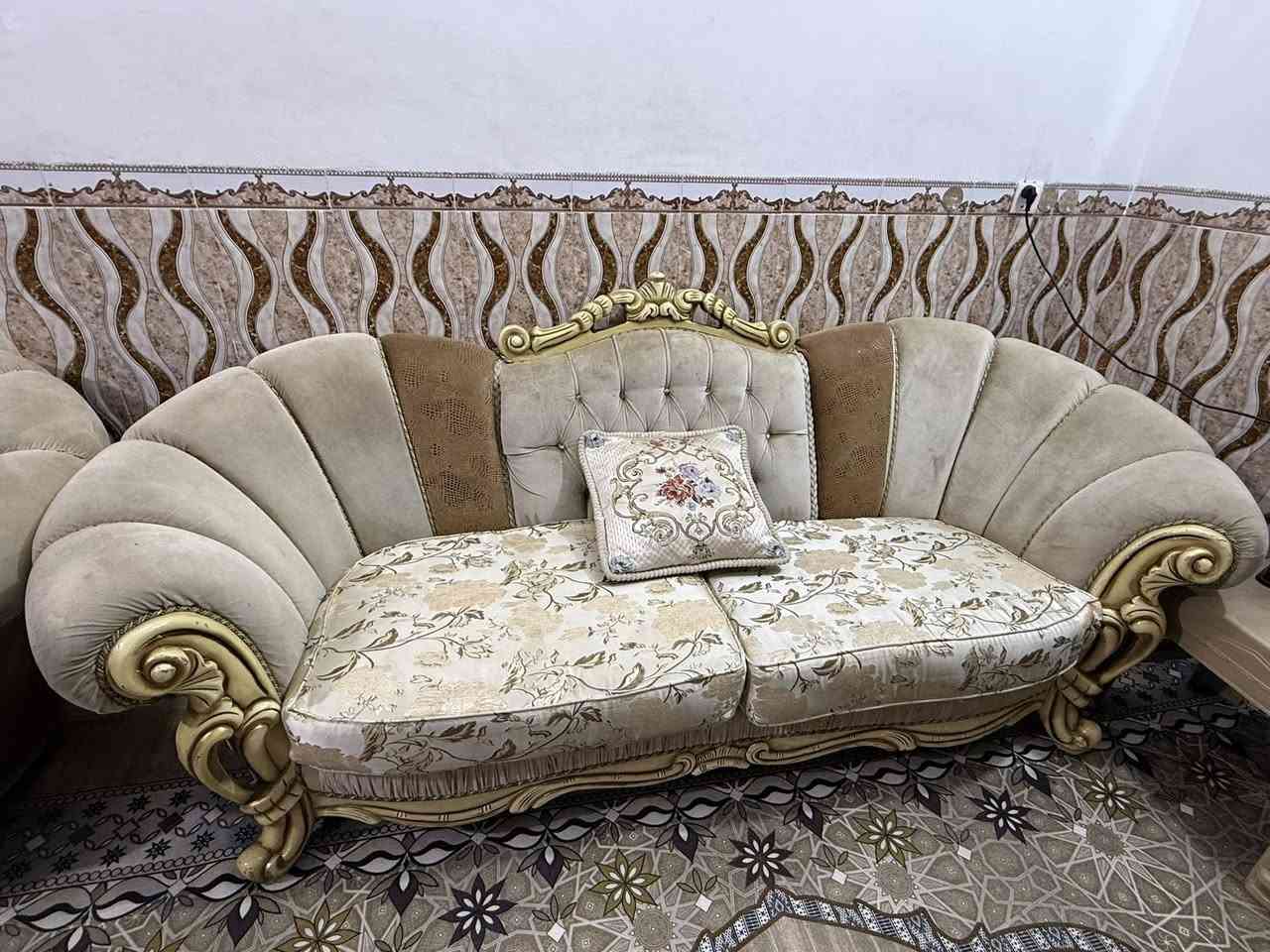 تخم ملكي للبيع العدد 2 كرويته ام 3 نفر وحدة ام الثنين و2 كرسي ابو نفر للبيع السعر 500 مكاني حله 
***********
