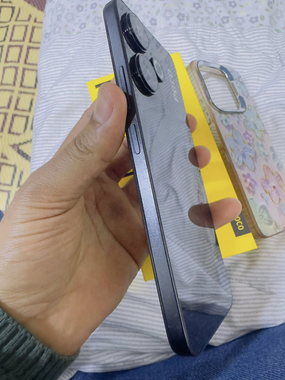 بوكو M6 ذاكرة 256 بطارية 5000mha
نظافة ١٠٠%. شرطط مامفتوح وبدون عيب ويا شاحنه بلادي 33w وكارتون 170 الف فقط بيع 
*********** 
***********
