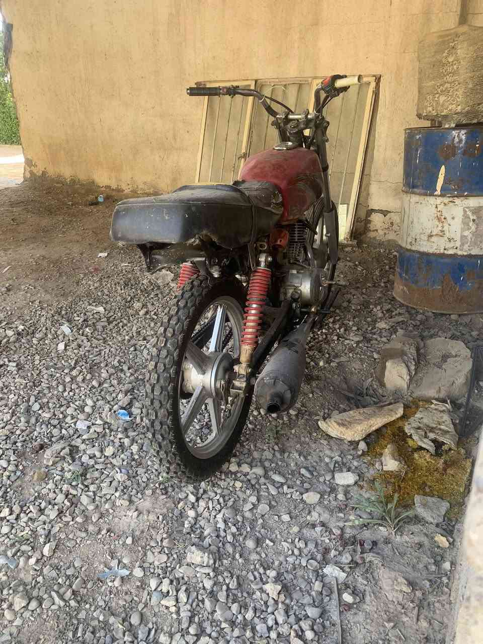 سلام عليكم دراجه للبيع اوراق كامله دراجه شغاله سعر 150  رقم الهاتف *********** المكان بغداد المعامل

