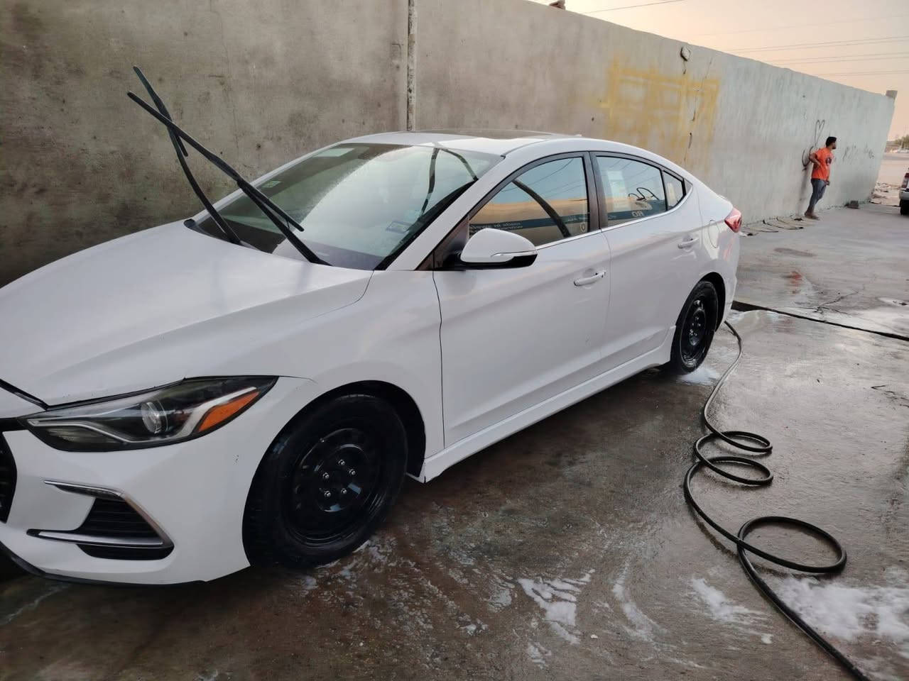 السلام عليكم
النترا 2017 البيع السياره وراد كندي
بيه طخه بلخشم وبنيد مقسم والباقي كله كفاله
فول مواصفات فتحه كشنات جلد السياره اخر فه
مكين الف وستميه تيربو جيدي اي كير عادي السياره كلش حلوه ماشيه 92 الف  حداده مال شركه مامبدله شرط تبريد ثلج السياره ماطالعه ضامه بلكراج رقم بصره تحويل
السعر 130 وبيه مجال  
العنوان البصرة الزبير *********** #***********
