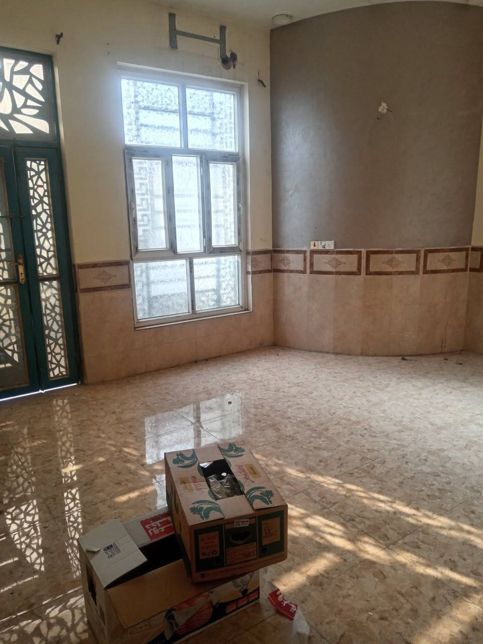 السلام عليكم بيت للايجار.. بالدور الثانيه قريب على شارع 60 لباقي التفاصيل الاتصال على الرقم - ***********
