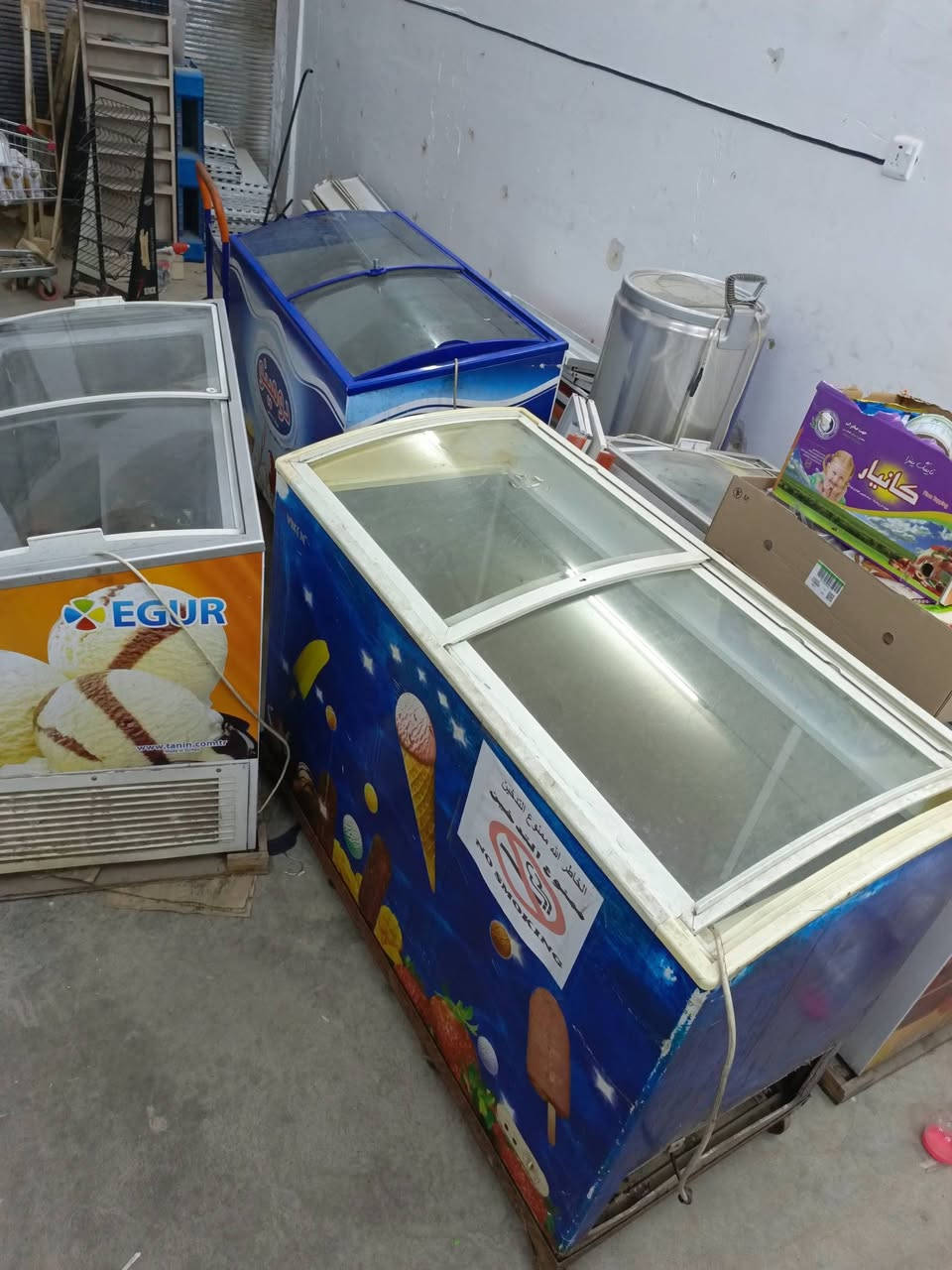 السلام عليكم عارضات ومجمدات للبيع نظافة 80% للاستفسار مراسلة على الرقم ***********
