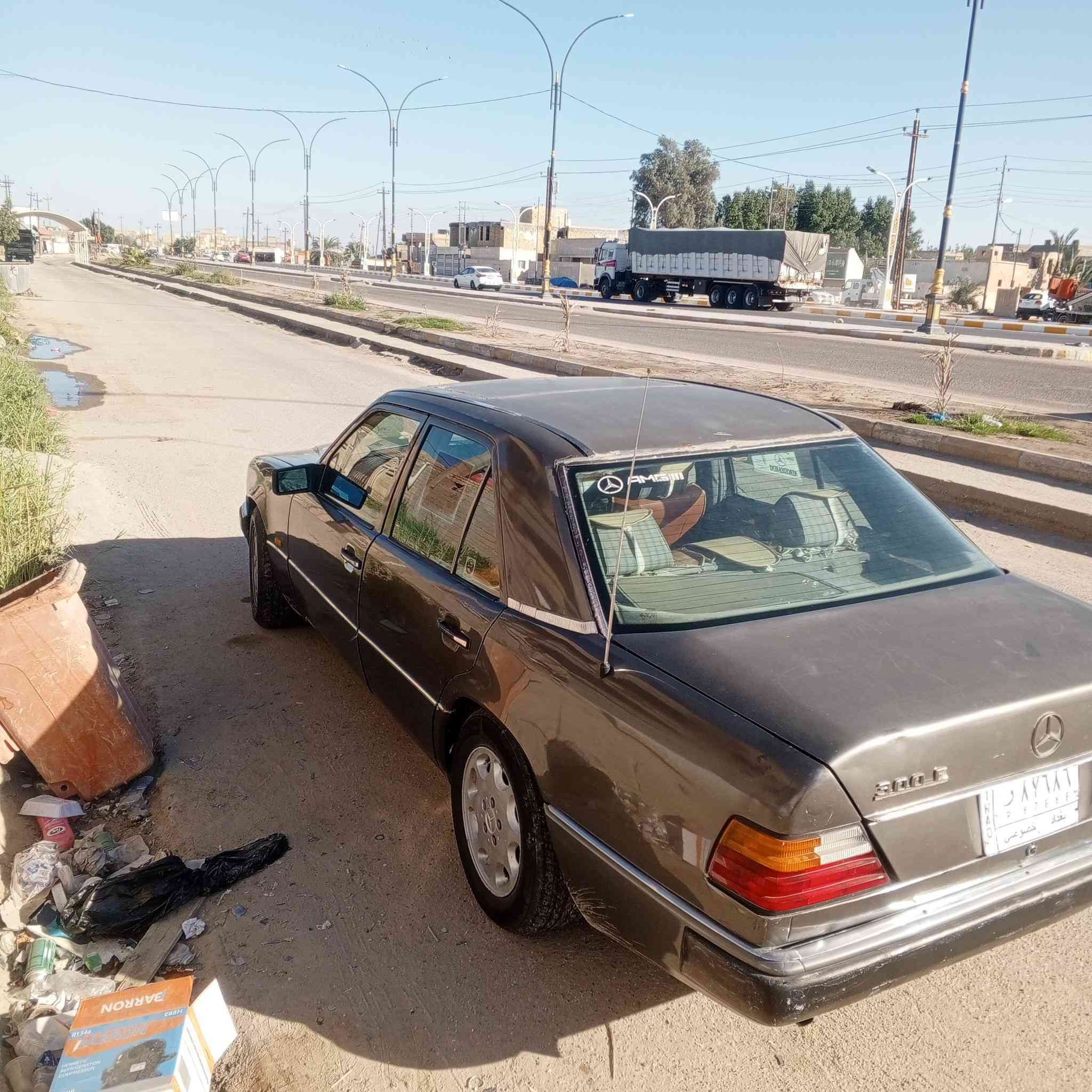 مارسدس دب موديل
89 سياره خير من الله 
مكينه ثنين ونص 
السهر47ورقه وبيه مجال حك الجيه 
مكان السياره ناصريه سوق الشيوخ 
سنويته ل27
رقم  ***********
