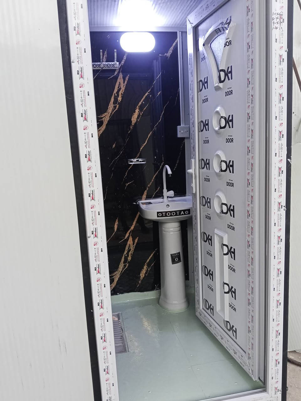 حمام تواليت سندوبج بنل
قياس 133×133 
مغلف بديل الرخام 
السعر 875 الف 
للححز 
***********
العنوان بغداد
