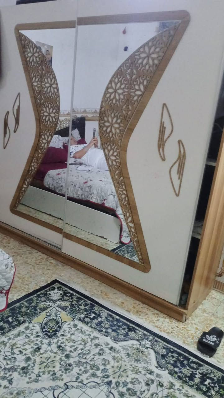 السلام عليكم غرفة للبيع بسعر مناسب 150 مكان حي التراث بغداد رقم الهاتف *********** مستعجل ع بيعتها
