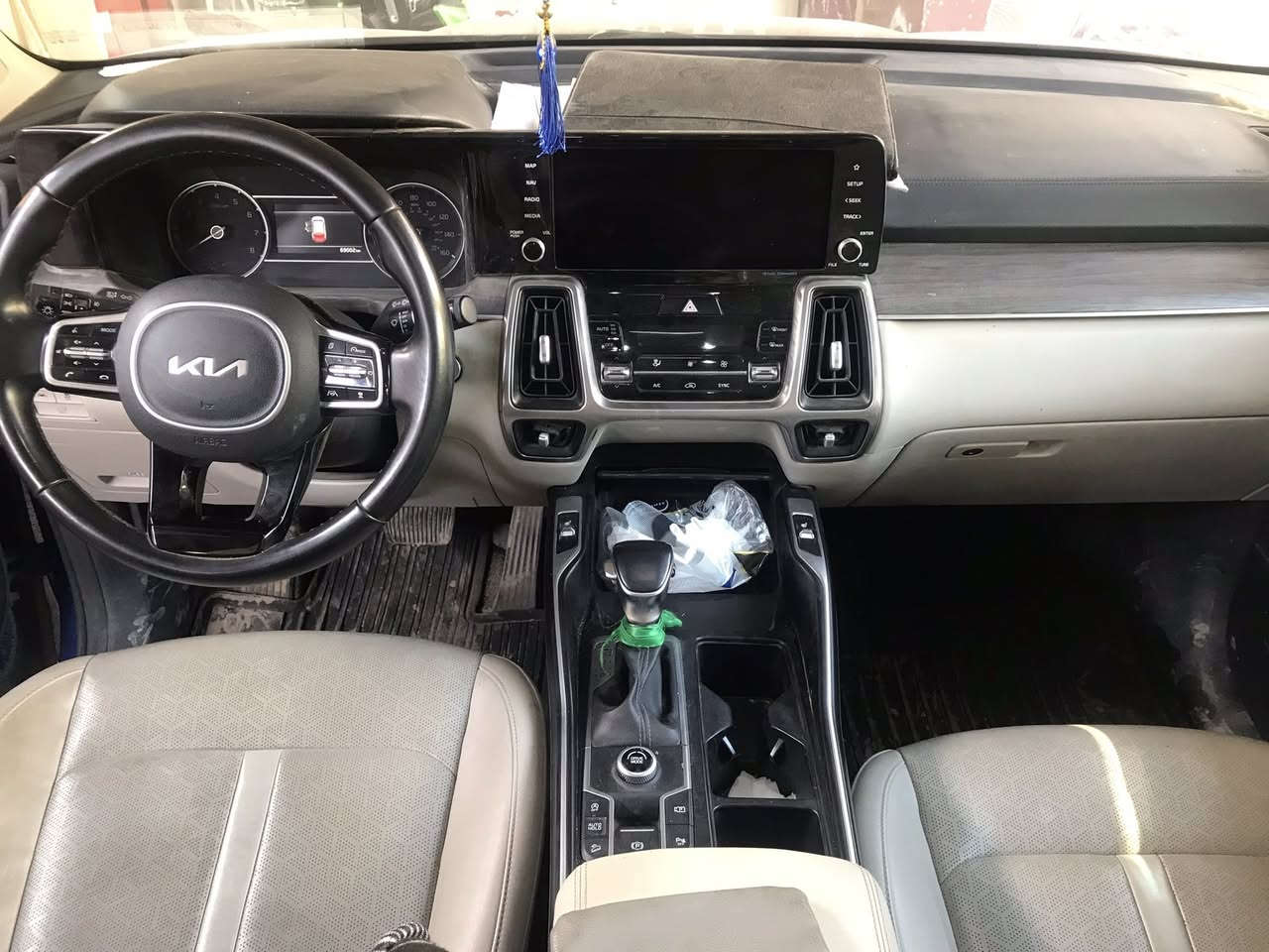 سورنتو وارد امريكي فول مواصفات من بانوراما تشغيل عن بعد وحساسات جانبيه و خلفيه و رادارات  
تحكم ستيرن  
محركه 2500 تيربو
رقم بغداد و ب اسمي
سيارة 5 راكب تصميم كشنات منفصل مثل ما موضح بالصور
عداده 70000 حقيقي
سعره 220  و بيه مجال
ابيع اقصاد بشرط للموظفين فقط ب مقدمه 150 قفل
مراوس حسب القناعه


**إذا كنت صاحب هذا الإعلان وتريد حذفه لأي سبب، رجاءا أرسل رسالة إلى الدعم الفني**