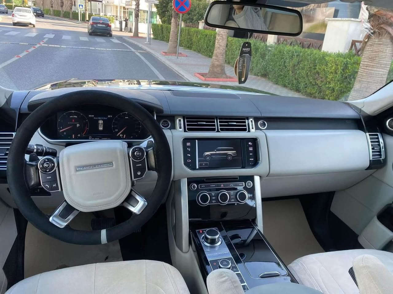 رانج روفر فوك صفر شركة سردار ضمان دولي 
نظافة 100/100 

سعر 290$ ورقة 

 ماشية فقط 98 الف حقيقي

فول فول مواصفات 
مكينة v8 سوبر جارج المرغوب  بشرط مامفتوح و لا مبدل على وضع الشركة 

موديل 2013

ابواب شفط 

شاشات خلفية مع سماعاتها بلادية شركة

سقف بانورما 

كشنات تدفئة تبريد خزن

بصمتين شركة 

صندوق شفط

مواصفات اخرة

بدون صبغ بدون تبديل بدون شخوط على وضع شركة

كير و محرك و كهربايات كلها شغال و شركة و بشرط

سنوية وفحص و هزة كلها جديد 
و تاخم تايرات جديد 

سعرها 290$ ورقة 

مكانها اربيل 

للاتصال 

***********

***********7 أربيل, العراق

