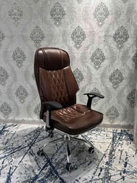 كرسي مكتبي • جلد فاخر • نضافة98%