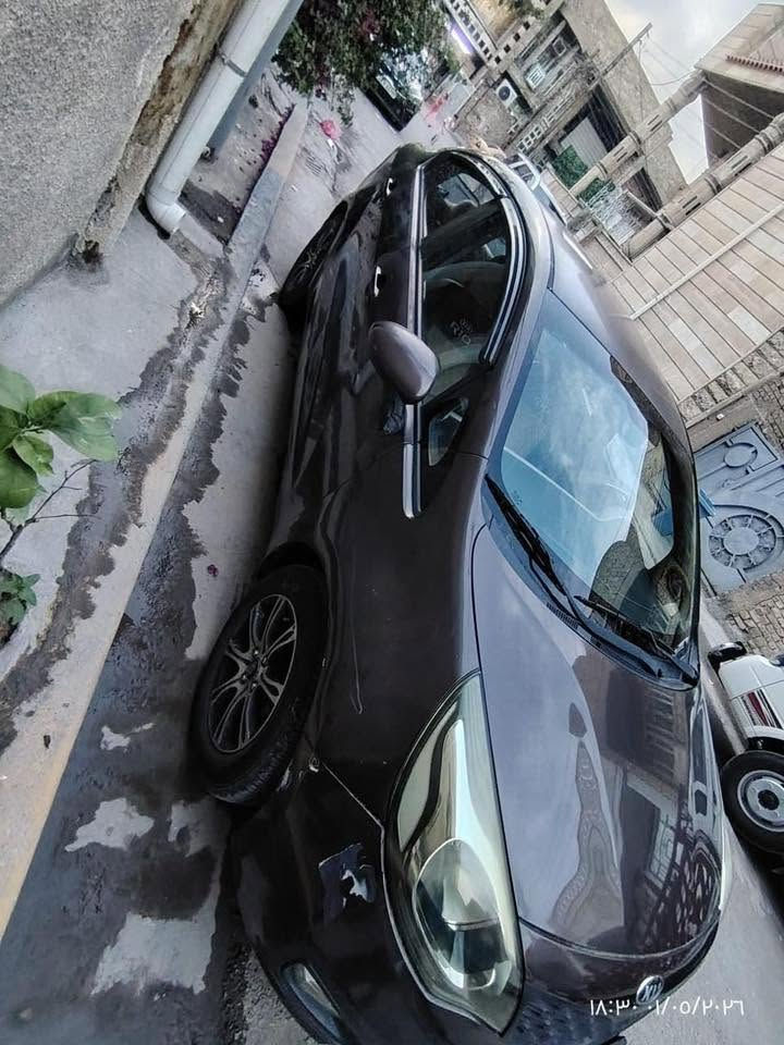 كيا ريو ٢٠١٥ خليجي مكينة ١٦٠٠ دبل قطرة رقم بغداد الدولي سنوية وهزه جديده مكفولة من الحادث بيها ٤ قطع مرشوشه فقط اثر شخط ع الطول بدون دواخل وبيها طعجات موضحه بالصوره جانت مشدوده عليها سيبايه 
مكينة وكير مكفولات صدر وتخم تاير جديد 
تبريد ثلج
تقليل صرف بانزين eco
السيارة جاهزة من كلشي 
مكان بلديات السعر ٧٧ بيها مجال قليل
***********
