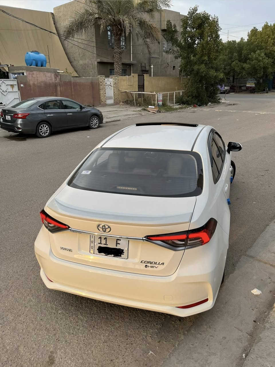 للبيع كورلا هايبرد 2025  فول موصفات للأخير اعلة فئة زيرو السيارة رقم بغداد الجديد ماشية 500 كيلو فقط بعدها بريحة الشركة حتة كباتها ما مشدودة والارضيات البلادية بل صندوك شادلها مطريات وحراريات للدواخل 
موصفات السيارة 
شاشة جبيرة + العدادات دجتل 
كامرات 360 . 5 كامرات دبل كامرة بل صندوك + داش كام بلادي ال 5 كامرات كلهن يسجلن بلادي 
لدات بل بجم بلادية ام الترحيب + اشاير لكزز 
سبايدر خلفي 
رادار امامي + تحديد مسار 
قطعتين تبريد 
بصمات 2 + دخول ذكي 
اضاءة السيارة كلها LED 
فتحة سقف 
كشنات جلد اسود بلادي + كشن كهرباء 
السيارة جديدة قبل سبوع مطلعها من المعرض زيرو 
مكان السيارة بغداد *********** بي واتساب فيس ما متواجد 
ملاحضة / السيارة زيرو المو شراي لا يتصل
