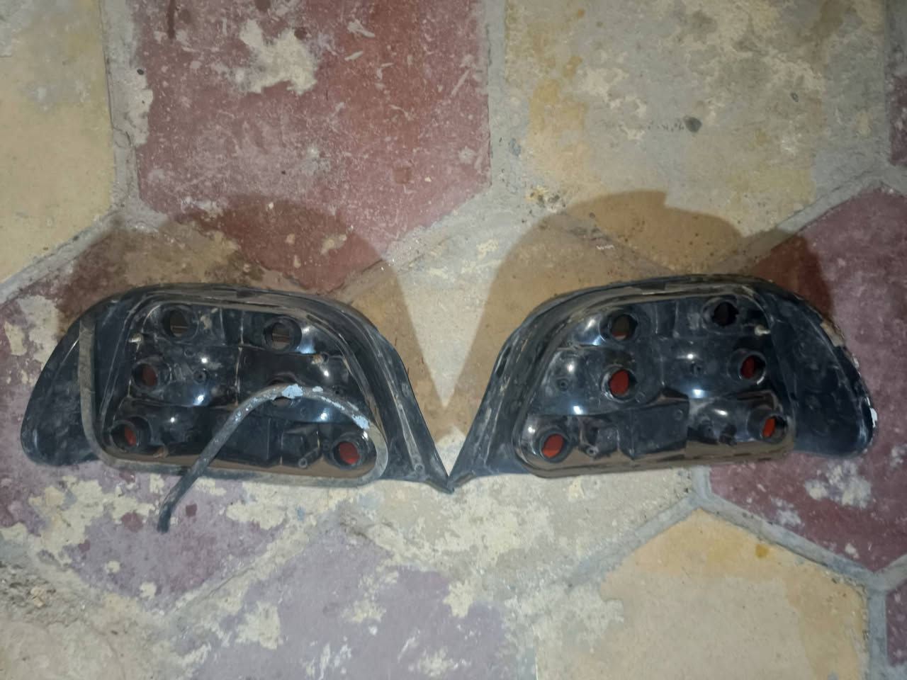 السلام عليكم
غراض BMW خفاش للبيع 
اللايتات بيهن منظومة زنون بس عالي وعوزهن جامات وبيهن قواعد مكسوره 
والدرگه عوزها شريط
والبك لايتات بدون كلوبات
قيم وخذ عجبني سعرك ابيع
مكاني كربلاء


**إذا كنت صاحب هذا الإعلان وتريد حذفه لأي سبب، رجاءا أرسل رسالة إلى الدعم الفني**