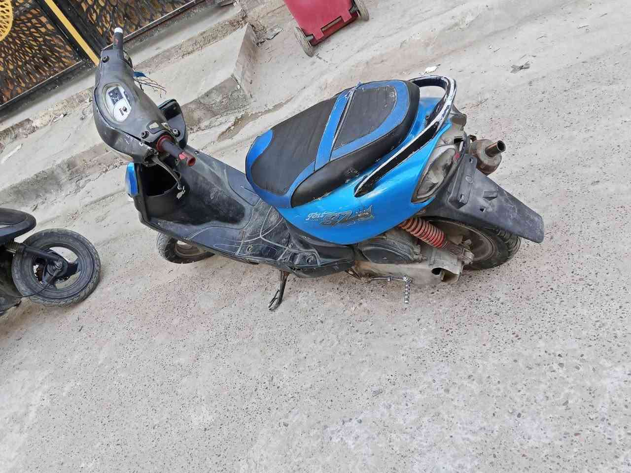 السلام عليكم 
للبيع ماكس قجمه 120
دراجة شغاله هندر 
قفل ستيرن
بريك امامي 
ستاند صفح
تايرات جدد 
مجفته جديد
أبيعها كوم حديد 
***********
مكانها بغداد البياع حي تراث
سعرها 150الف
