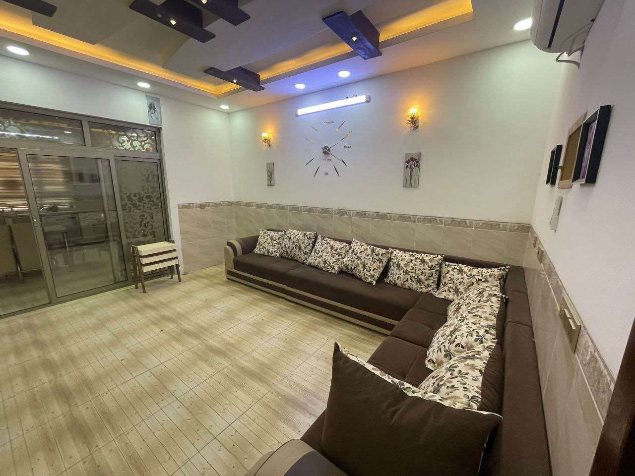 بيت  مؤثث للبيع في 11 آذار كسنزان 
 125م 
طابو صرف 
 يتكون من :- 
 3 غرفة نوم I استقبال I هول I 
مطبخ  I مجموعة صحية |
السعر 6 دفاتر و 30 ورقة 
******
 خانووى راخراو   بۆ فرۆشتن لە 11ى ئازار 
125م 
 پێکهاتووە لە :- 
3 ژووری نوستن | دیوەخان |هۆڵ | مەتبەخ  | گەرماو  
***
كورك 
*********** 
اسيا 
*********** 
زين 
*********** أربيل, العراق
