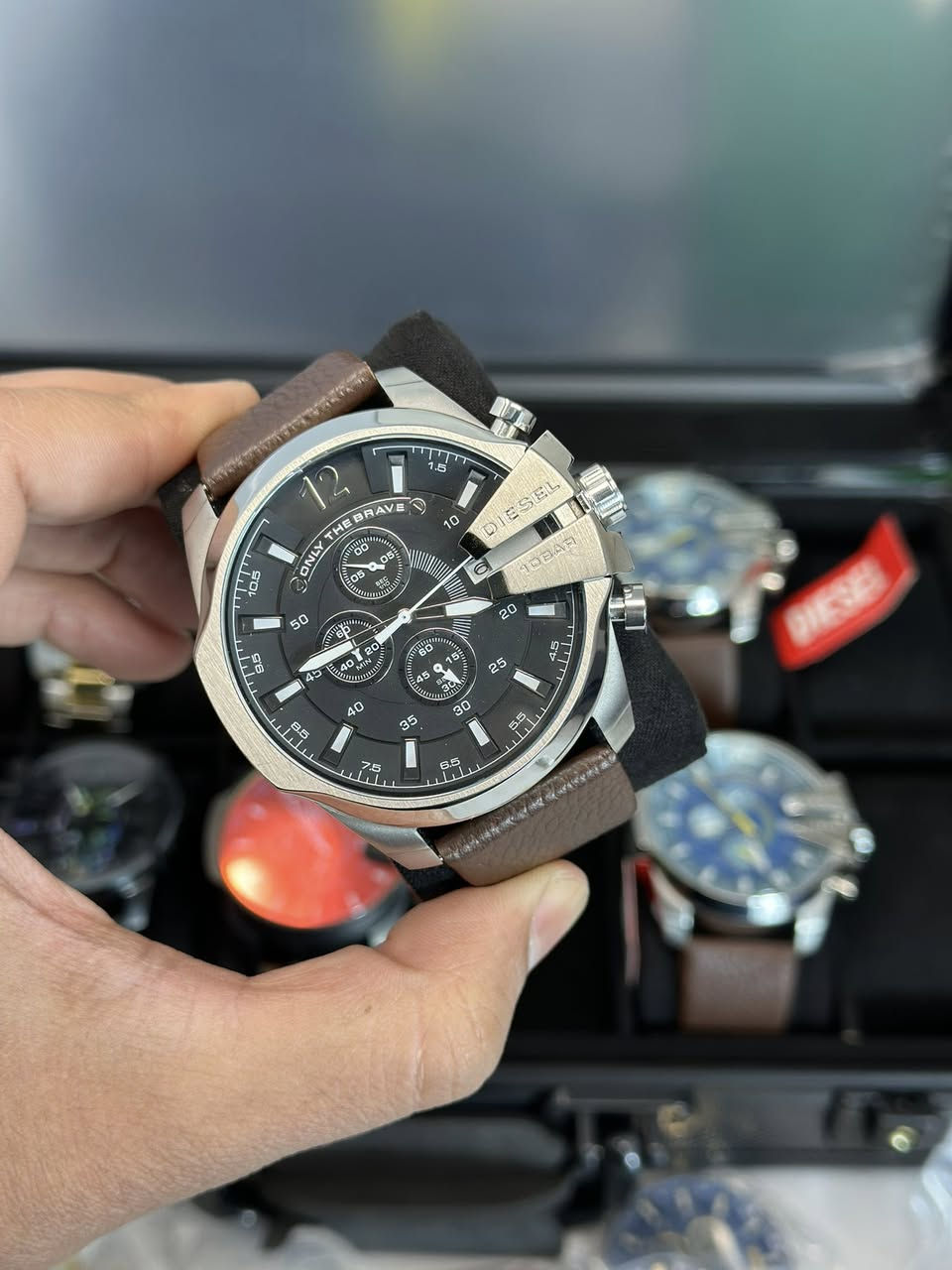 ساعه ديزل اصلي وكاله
مكينه ياباني 
جديد غير مستخدم مع كامل الملحقات
سير جلد طبيعي اصلي 
نضام كرونو غراف 
زجاج زفير مقاوم للخدش مقاومه للماء 100م
جميع السناتر شغاله 
((مزاد من 60 الف))


**إذا كنت صاحب هذا الإعلان وتريد حذفه لأي سبب، رجاءا أرسل رسالة إلى الدعم الفني**