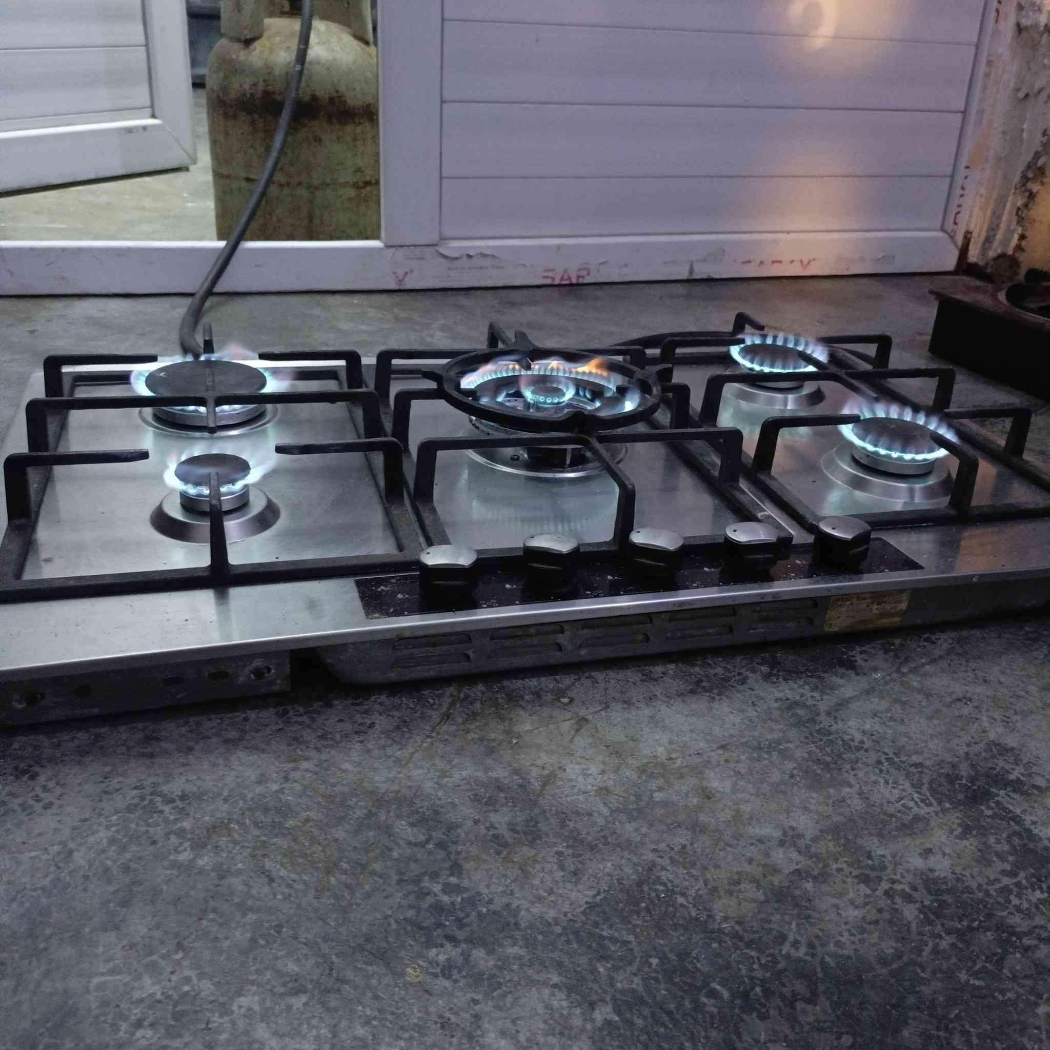 طباخ مظدي شرطه شقل البيع السعر 45 المكان كركوك حي العروبه الاستفسار على هذا الرقم ***********
