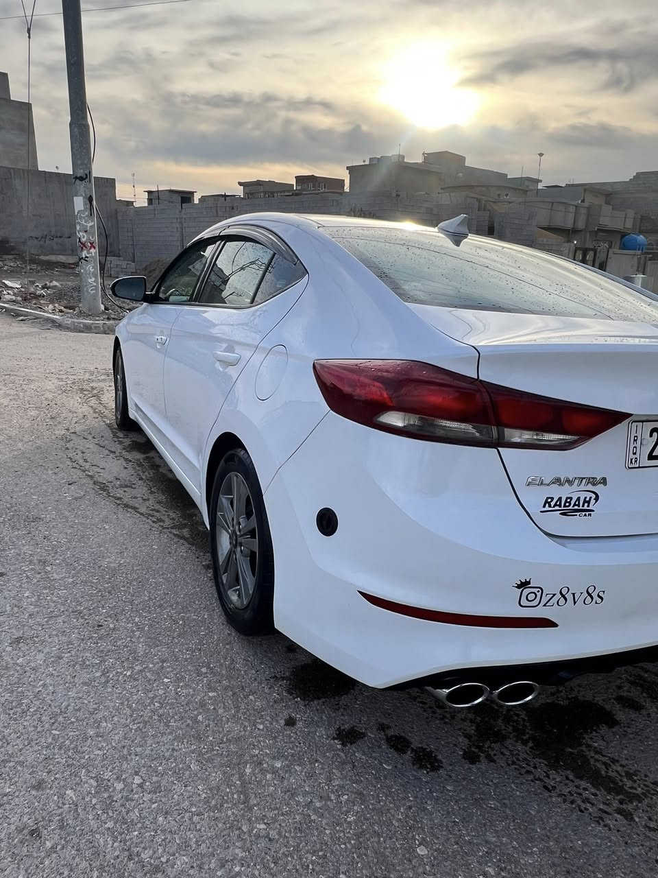 🚗 هيونداي إلنترا 
• الموديل: 2017.
• فول مواصفات (عدا الفتحة).
• المحرك: مكينة ما مفتوحة
• الممشى: 105,595 ميل.
• بانزين وبيها منظومة غاز  مع كارت الصيانة.
• الضرر: السيارة وارد أمريكا (ضرر سرقةدعاميات فقط).
• بلعراق صبغ بوند فقط (بدون دواخل نهائياً) السيارة نظيفة.
• السيارة باسمي.
• كوبون التبادل: باسمي.
السعر والتواصل:
• 📍 الموقع: الموصل حي السماح
• 💰 السعر: 137 ورقة.
• 📞 للتواصل: ***********
