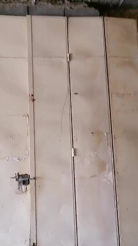 يوجد لدينا باب حديد للبيع مكان حديثه حي العسكري قرب اذاعه رقم الهاتف ***********
