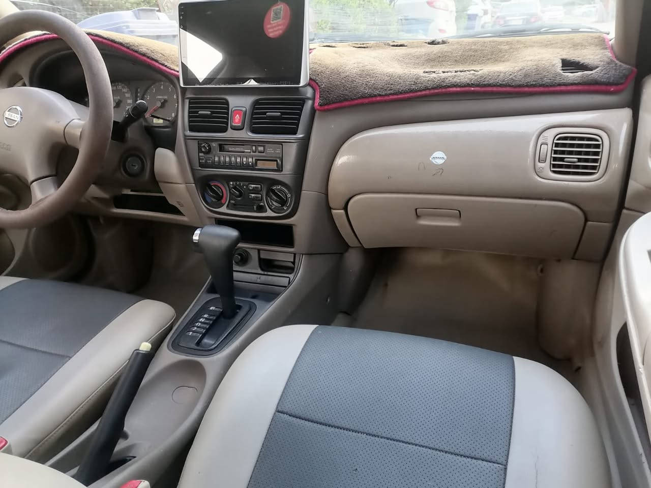 السلام عليكم 
للبيع نيسان سني موديل ٢٠٠٩ ياباني رقم بغداد دولي بسمي السياره جديده بدون حادث وصبغ بيها صبغ شويه يم اليده مال الباب الخلفي محرك ١٦٠٠ مكينه كير صدر تبريد شركه تخم تاير جديد غرفتها مدوشمه جلد شاشه كامره ٤ جام كهرباء سويجات ٢ كتلوكاتها وياها السياره كلش نضيفه جاهزه وعالفحص 
السعر ١١٣ وبيها مجال 
مكان السياره بغداد حي الخضراء 
للاستفسار ***********
