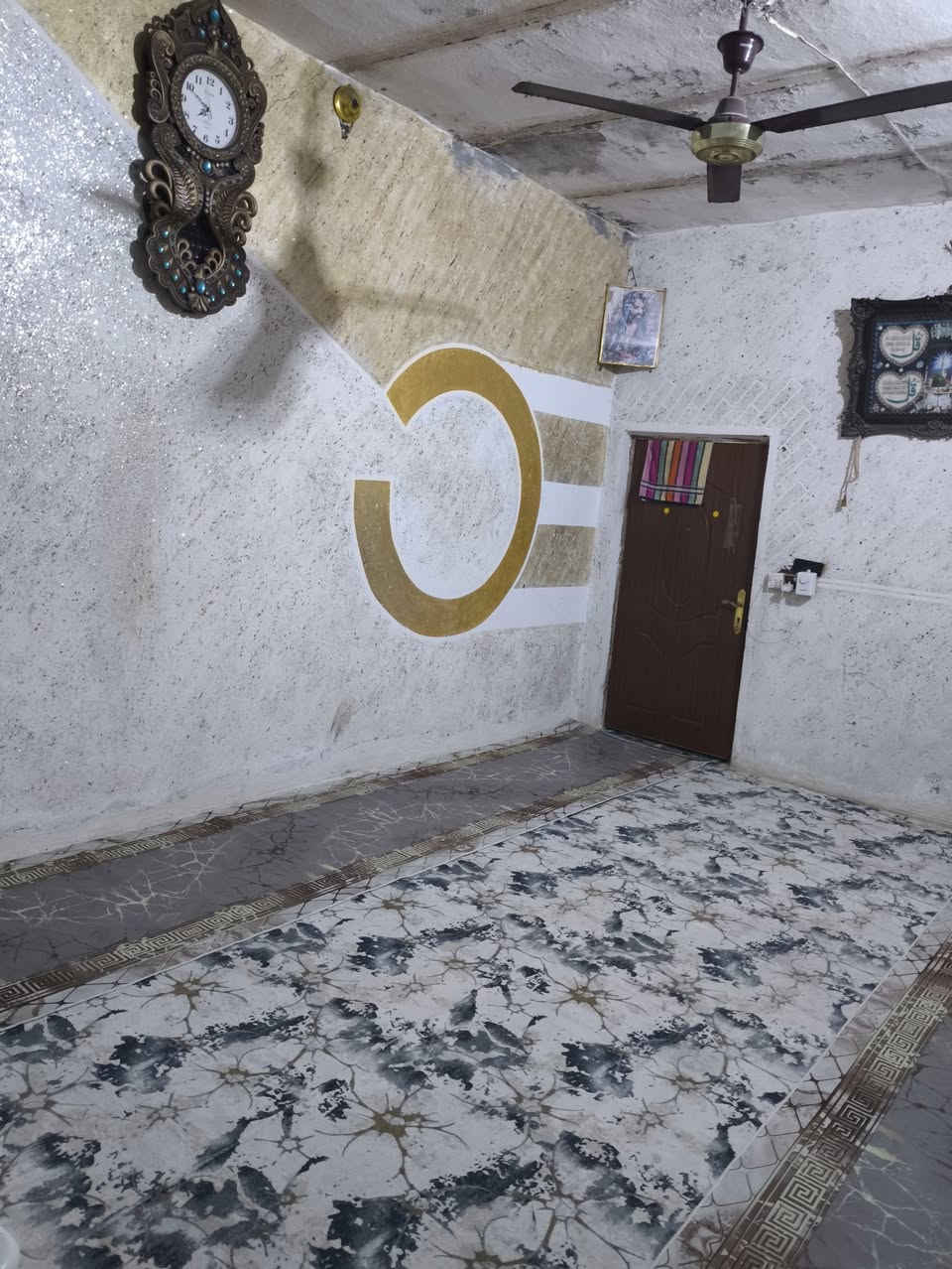 سلام عليكم بيت للبيع زراعي سند25 الماجديه سيد جميل شارع 20 مساحت البيت 150م بناء البيت كله طابوك بس الستاره بلوك الاستفسار ع *********** متواجد واتساب
