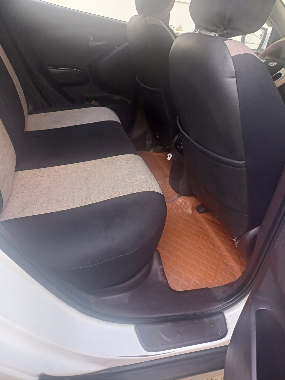 للبيع هونداي تكسون خليجي 2014 
موصفات العاديه
سياره عليها ادامه كامله
شرط محرك كير وضع شركه 
تبريد شغال 
سياره بيها ربع باب صبغ ومكان صغيره بارد 
بدون دواخل بدون ايرباك
سياره ماشيه 126 الف كيلو 
رقم اربيل جديد 
كابون بانزين بيها 
السعر 145 وبيها مجال بسيط للاستفسار اتصال عل رقم***********
