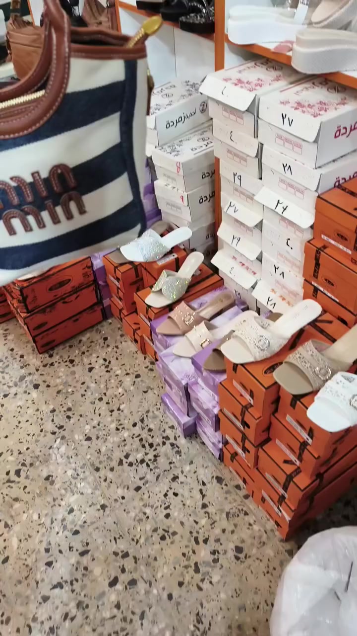 جديد الكنز.... من ارقى واجمل الموديلا... العنوان هيت مجمع نونه مقابل البلديه الجديده مباشر لدينا خدمة توصيل لكل العراق وللاستفسار ***********
