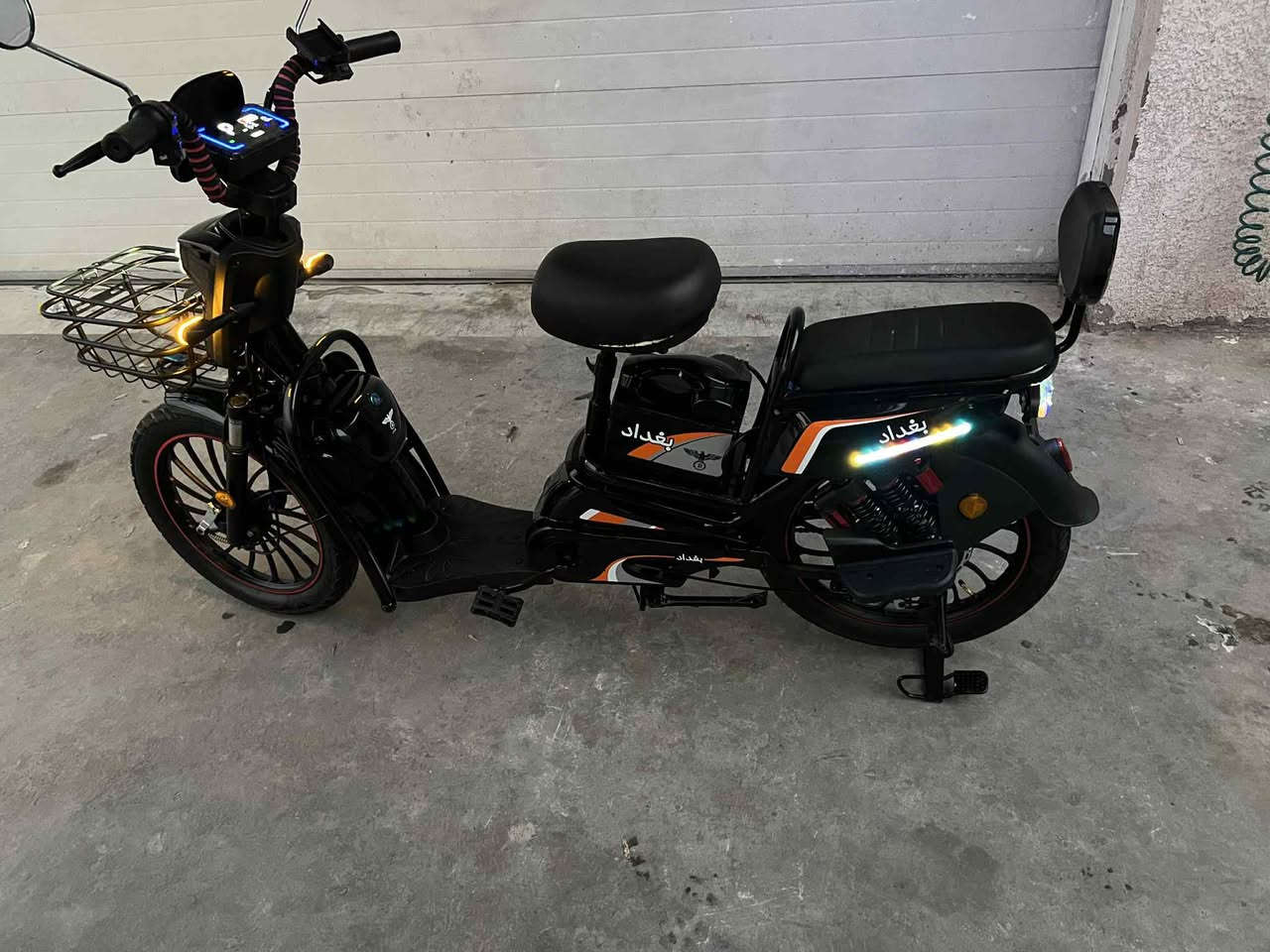 دراجة شحن خمس بطاريات مستخدمة 20 يوم فقط جديدة سعر 375 مكاني ابو غريب ***********
