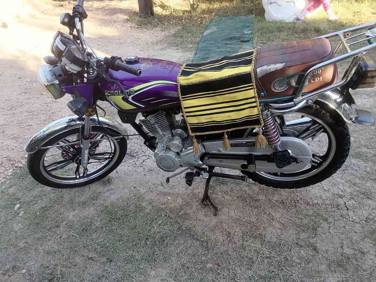 سلام عليكم شباب دراجه سيفان موديل ٢٠٢٤ أوراق كامله بعده وكاله ما نقصه برغي مكان الدراجه بابل المحاويل *********** السعر ٦٠٠ وبيه مجال بصيط *********** كفاله مكينه ٢٠٠
