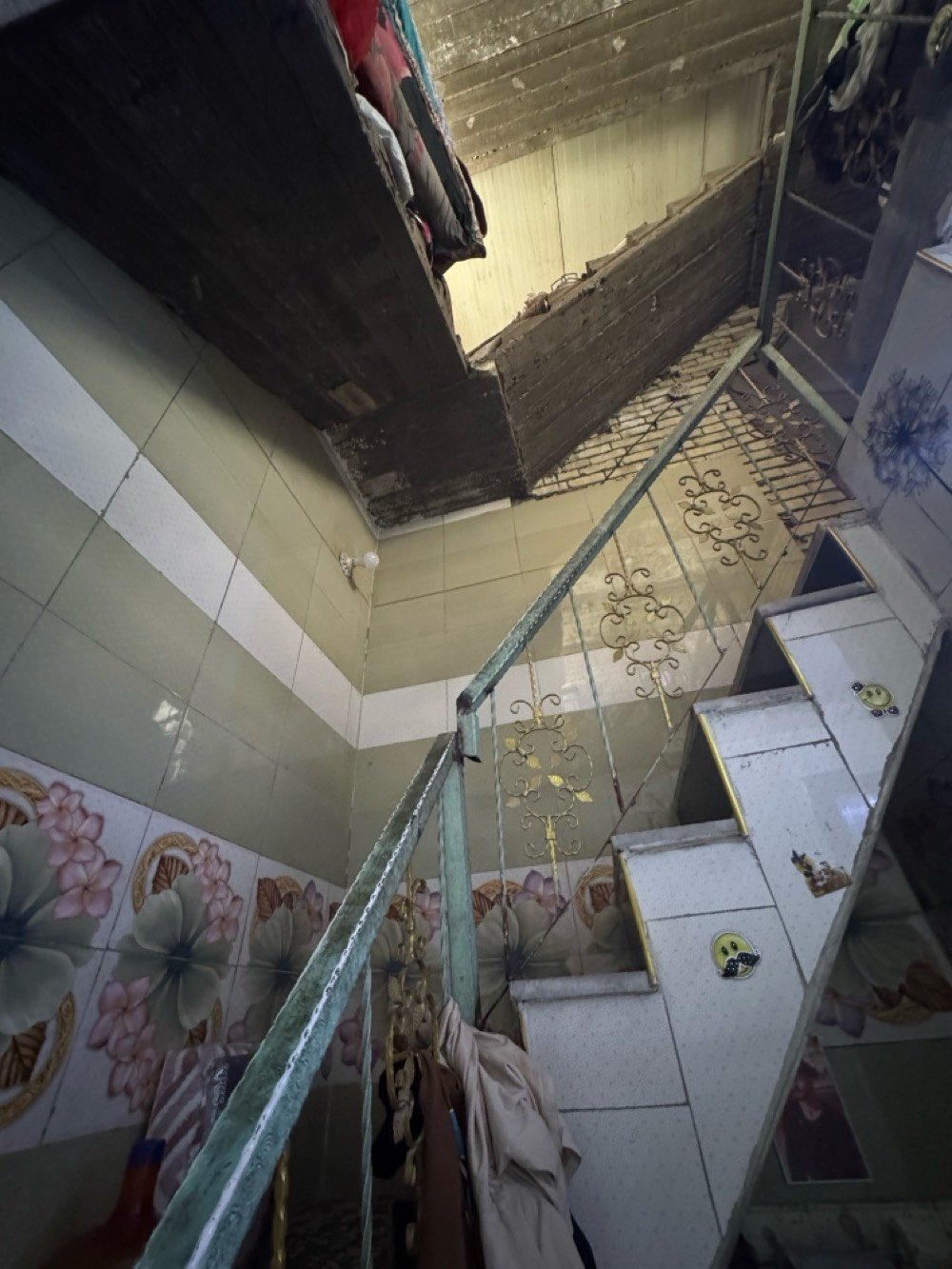 بيت للبيع / طابو ملك صرف

الموقع الشعب نهاية الفورتات مجاور مستشفى الزهراء الاهلي 



المساحه79متر  واجهه 3.5 نزال 22.5



 بناء 2017



البيت مدخل واحد +طابق واحد 



-الطابق الاول / طرمه +حمام خارجي + استقبال + غرفة +مطبخ + حمام+ترك



-الطابق الثاني/ يحتاج اله بناء ١٠ سوف طابوق يكمل +بيتونه كامله 



الُبيت داخل فرع مغلق مرتب من كل نواحي 



 شارع عريض 10



للاستفسار الاتصال على رقم هاتف ***********



السعر 90 مليون قابل للتفاوض