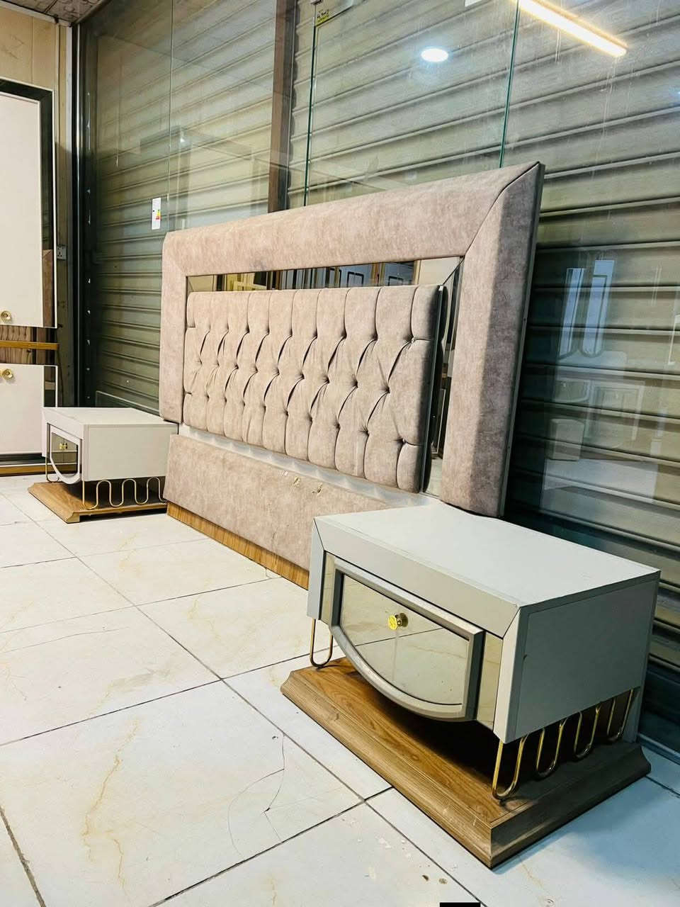 الاناقه وفخامه كوله بهاء موديل راقي 850معه شد ونقل داخل بغداد مجانا للحجز واتس ***********
