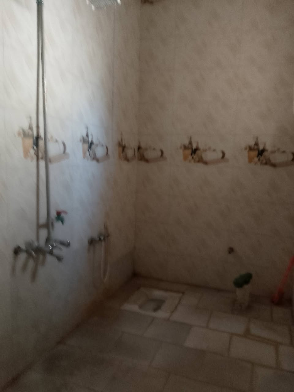 السلام عليكم بيت طابق او نص مساحته 125متر شارع خوله يم
الاسواق عبودي رقم الهاتف *********** السعر 115او بي مجال
