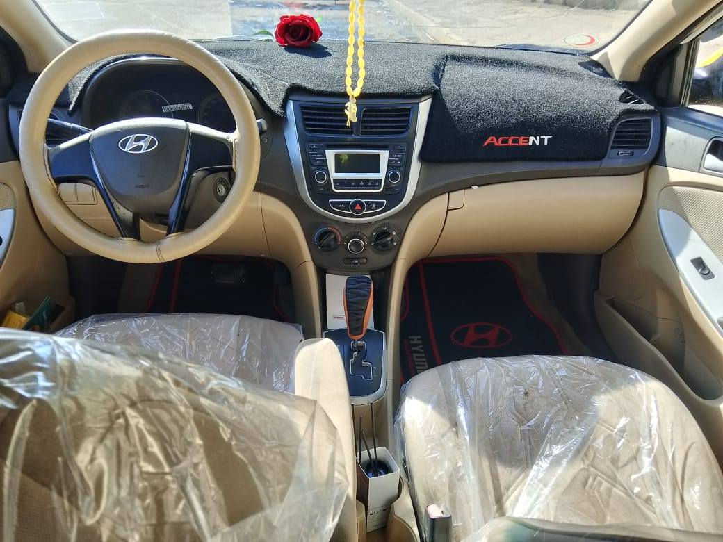 السعر 83
مكان السياره موصل باسمي 
بيه باب خلف السائق مبدل اصلي وبيه جاملغ امامي بدون دواخل كفالة عامة كير ومحرك شرط 
***********
