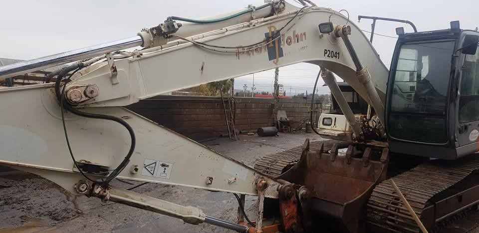 حفاره هيتاشي للبيع موديل 2006 مكفول كفاله عام شرط تحويل رقم شمالي ***********
