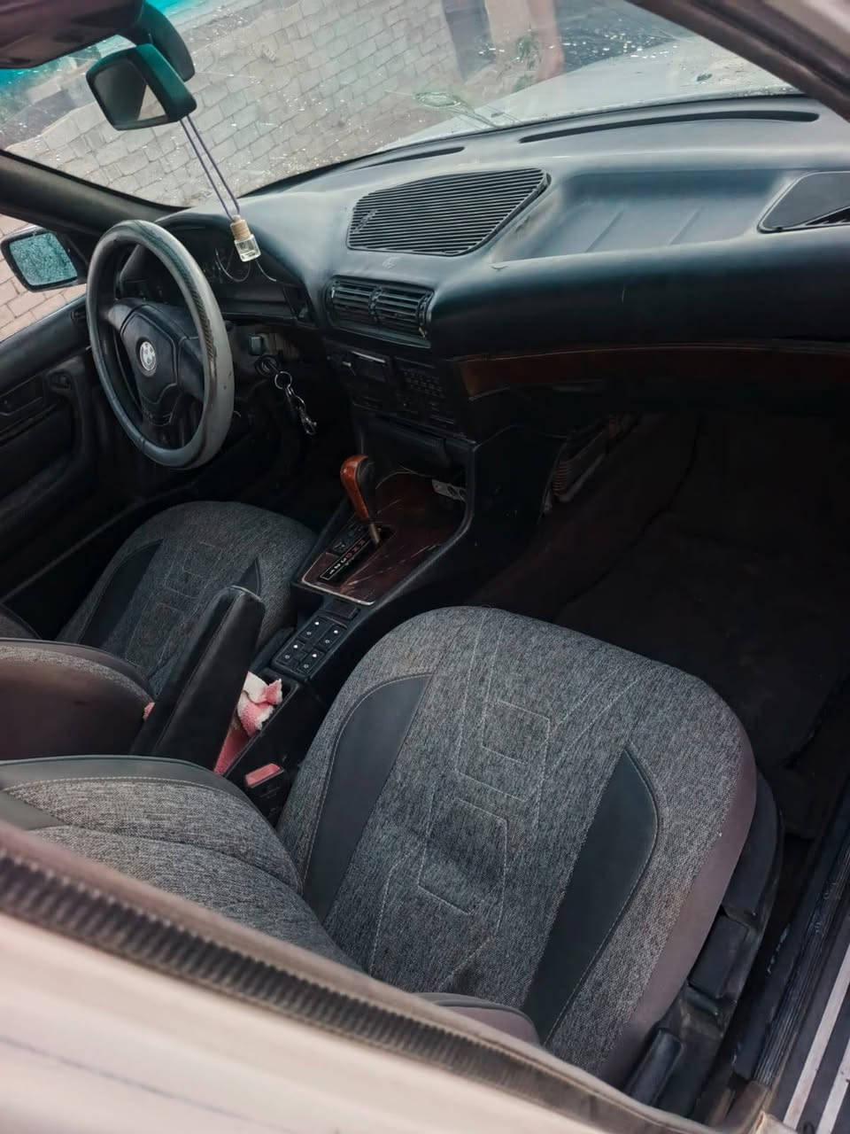 يالله. سلام عليكم BMW موديل 1991  حجم 527 رقم بغداد بأسمي مكفوله كير محرك كهربائيات تبريد ثلج لايت سكنات جام دشبول كله شغال فتحت سقف تايرات جدد كشنات  جدد  مصبوغه جماليه فقط جاهزه من كلشي سياره كبل للشارع مكاني بغداد الدوره السعر 65وبيه مجال حك الجيه. ***********
