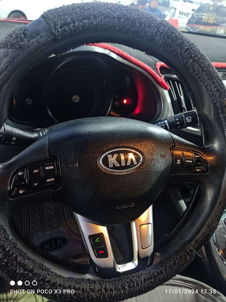 كيا سبورتاج موديل 2013 خليجي مكفولة من الصبغ والبارد والتبديل والتكحيل ماشية 240 ألف كم تدك جرص بعد ال 120 رقم اربيل القديم تحويل او وكالة مضمون السعر 150 ورقة وبيها مجال ***********
