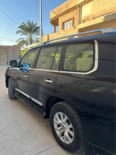 السلام عليكم لاندكروز 2016 للبيع رقم بغداد الجديد بأسمي تحويل ثاني يوم
السيارة حلوة وجديدة مكفولة كفالة عامة بيها فقط بارد بسيط جدا ماشية 131  الف السونار مرفق بلمنشور
كراسي كهرباء ، سلايد ، مري شفط ، تشغيل عن بعد ، لايت ناصي عالي زنون ، وبقية المواصفات معروفة
السعر 445$ وبيها مجال بسيط جدا 
المكان ديالى الخالص ‭٠٧٧١ ١١٠ ٥١٢٢‬ بلاد
