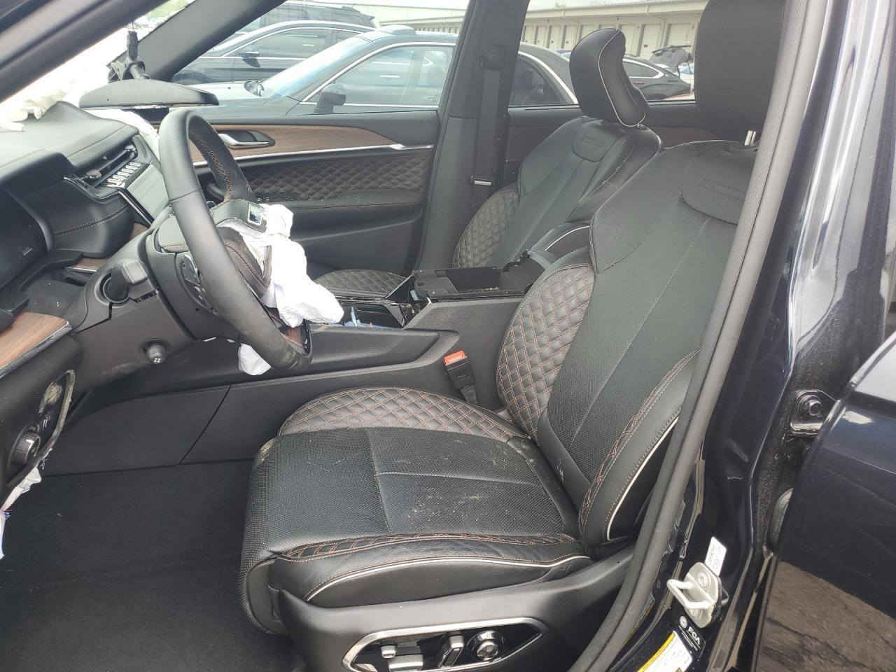 السلام عليكم
جيب  
موديل 24
فئة السومة
دخول جديد 
ماشيه 4 الف
***********
