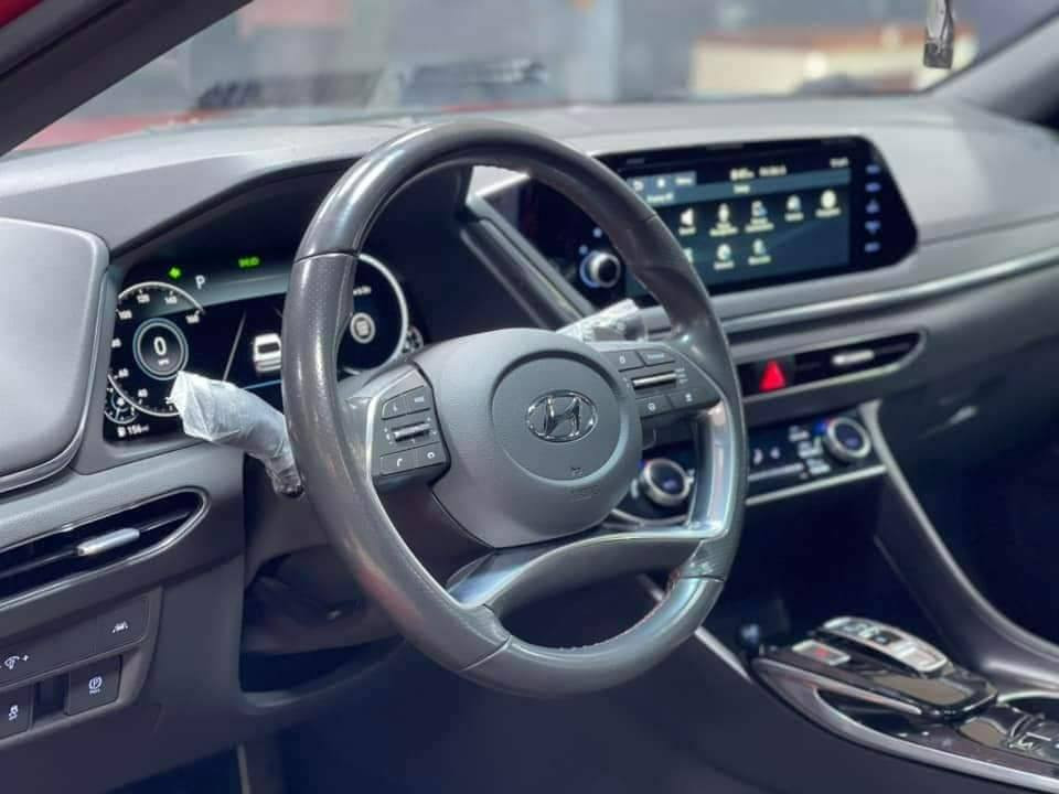 سوناتا 2021 اليمتد فول مواصفات شنو بالك بيهه رقم بغداد معوقين باقيه سنه  تصير حره وكاله عامه باسم المشتري
ماشيه 35 ميل فقط شرط الفحص
بيهه صبغ جاملغ وشويه بلبنيد فقط بدون دواخل 
 مراوس بدورنكو  والفرق نقط
***********
